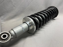 Load image into Gallery viewer, Nissan Titan Swap upper hat set for Tundra shocks