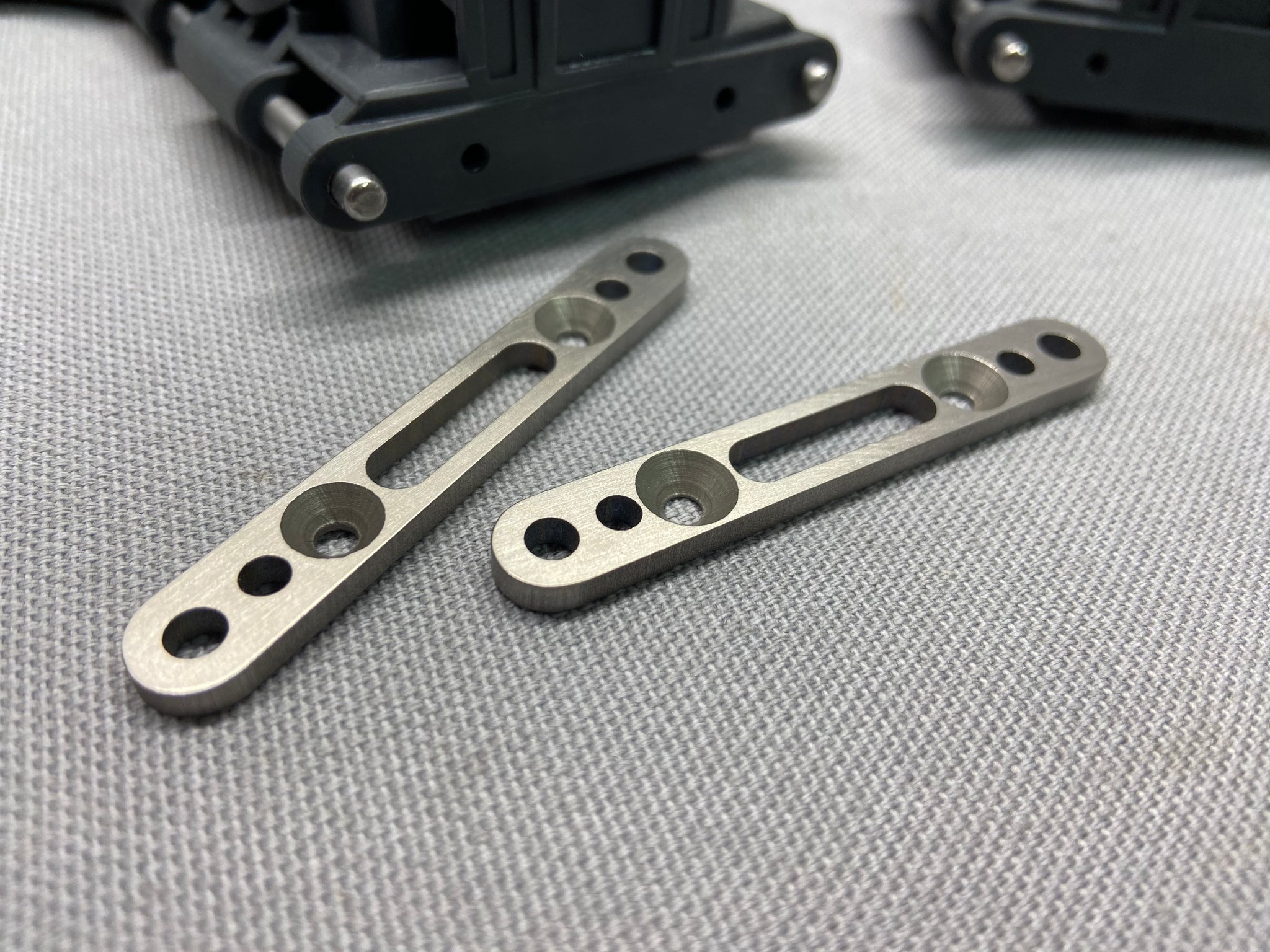 AR330457 Arrma 3s 4s Hinge Pin 4x63mm (2) Typhon Bigrock Senton Kraton | UK