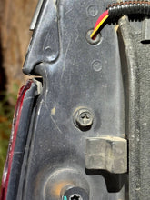 Cargue la imagen en el visor de la galería,Nissan Frontier Camper Shell Harness Set

